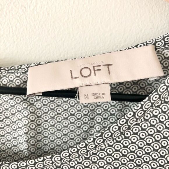 LOFT Bell Sleeve Blouse in Gray and White Geometric Print - Size M - Picture 6 of 8